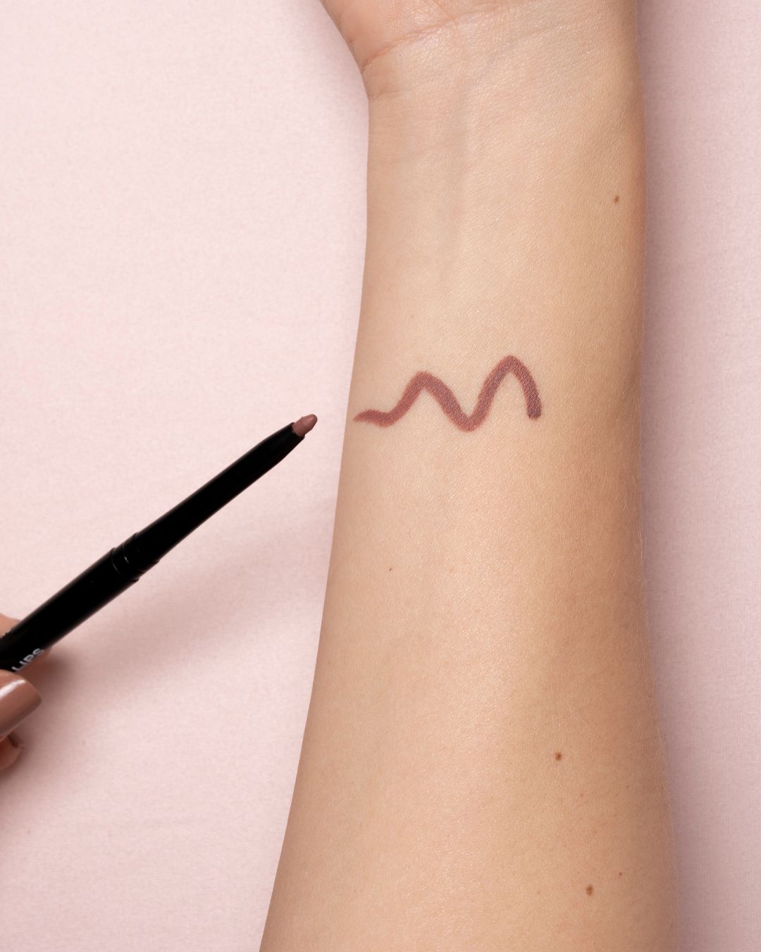 EPIC LIPS: Lápiz delineador de labios